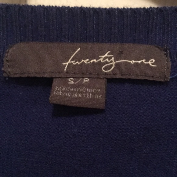 Forever21 sweater - Picture 2 of 8